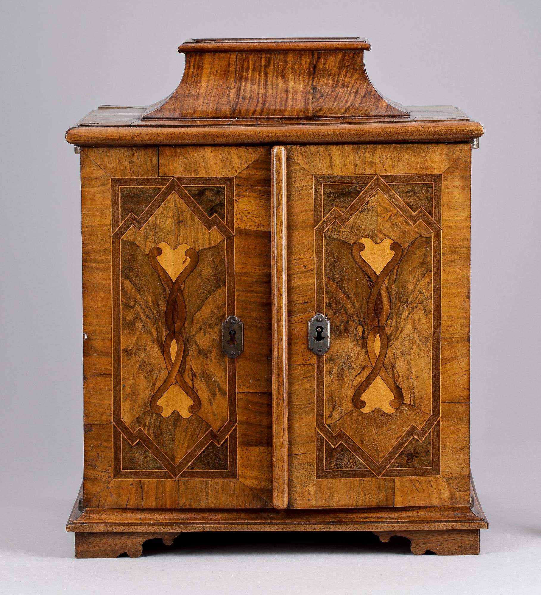 KABINETTSKÅP. Barock, Nordeuropa, 1700-talets första hälft.