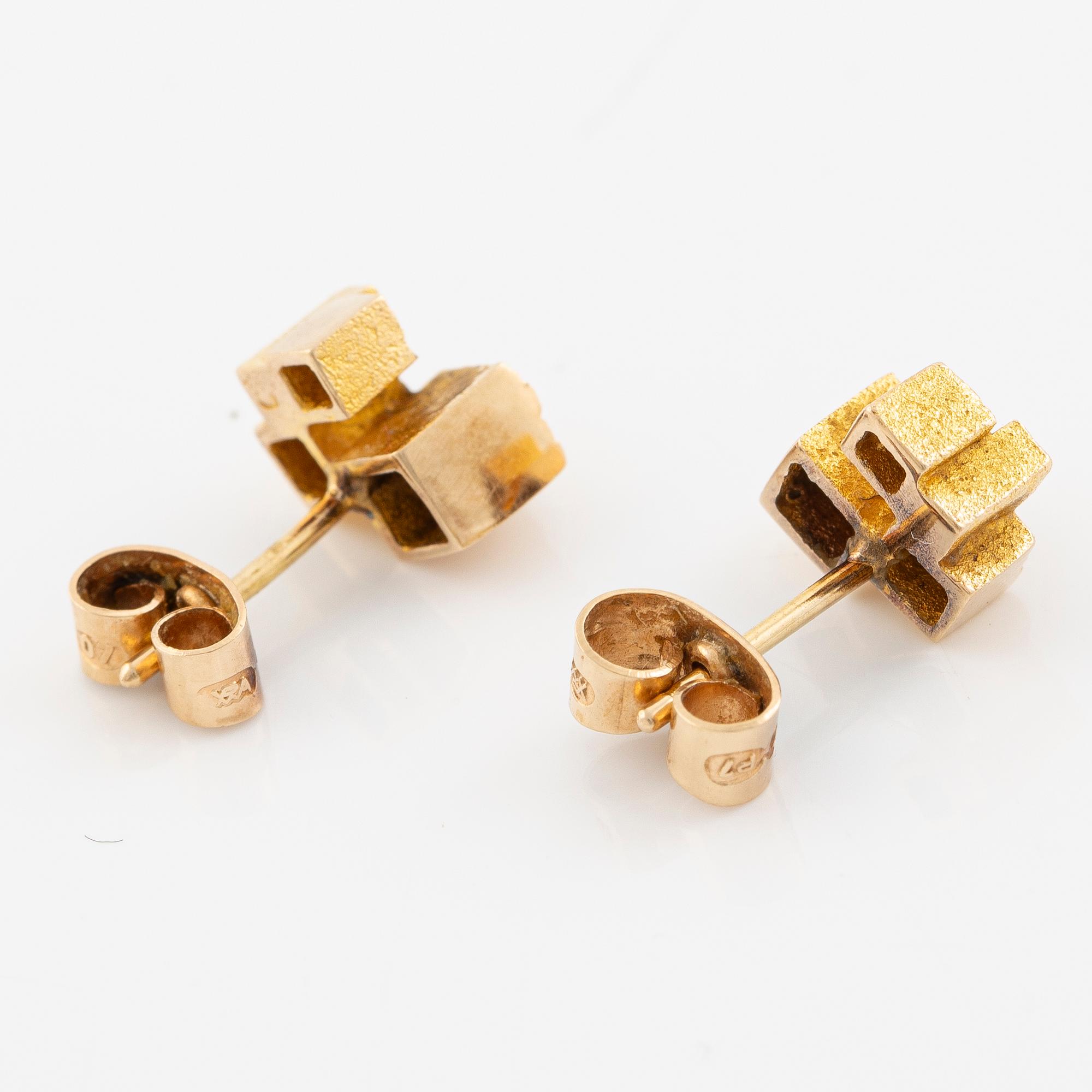 Ett par örhängen 14K guld.