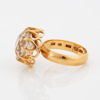 Ring, 18K guld med rund fasettslipad citrin.