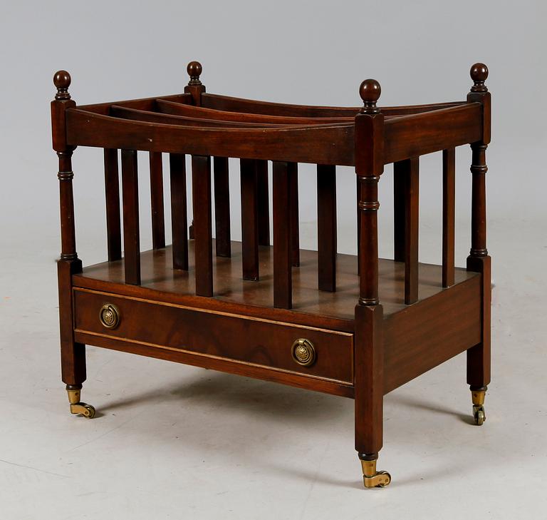 TIDNINGSSTÄLL, s k canterbury, England, 1900-talets andra hälft.