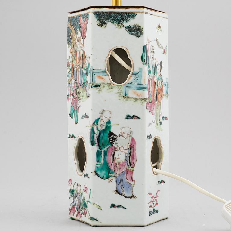 A famille rose table lamp made out of a lantern, and a teapot, dish and jar, late Qing dynasty.