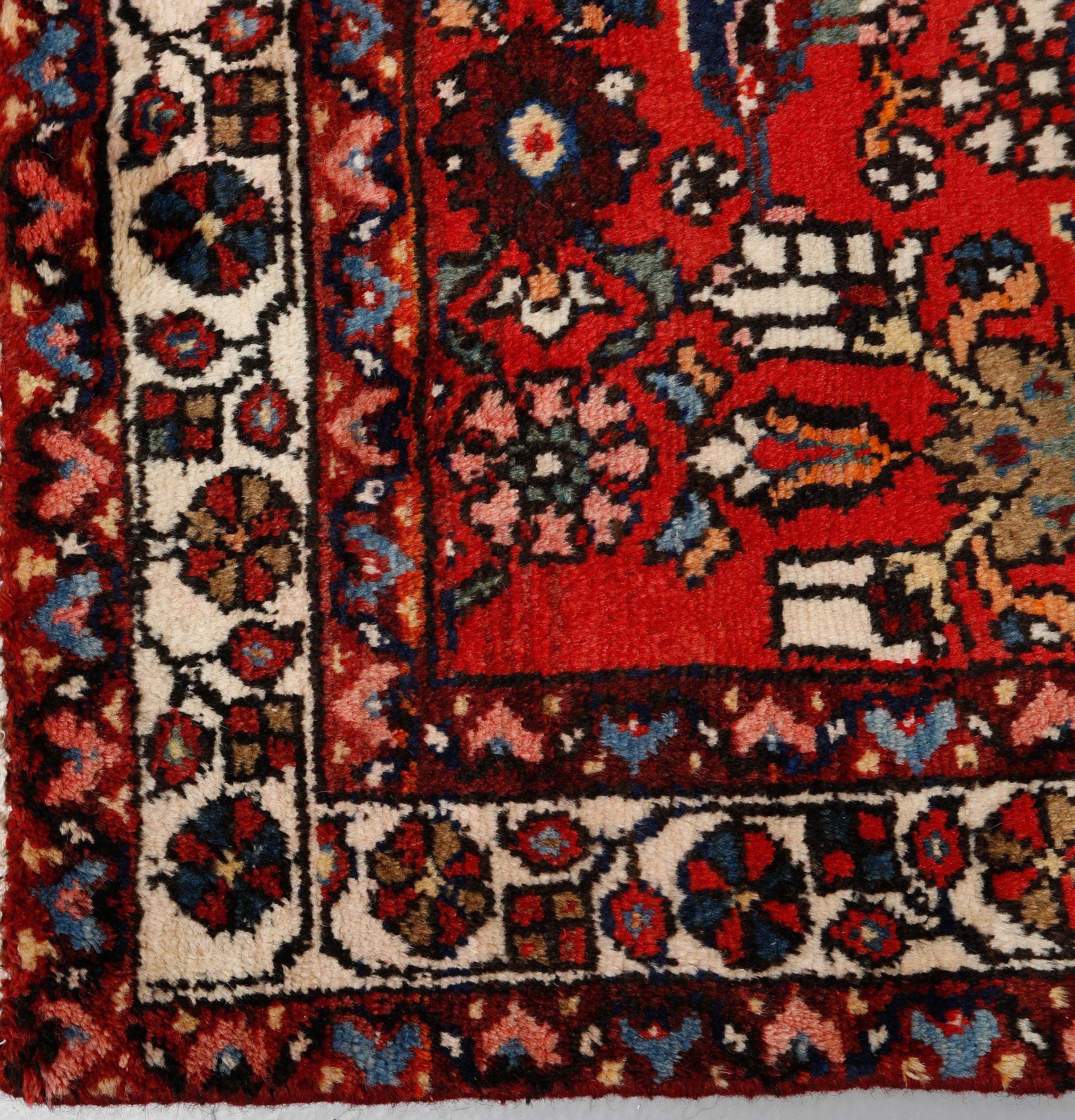 MATTA, Hamadan, sent 1900-tal, ca 275x100 cm.