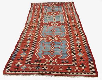 Antik central Anatolsk kelim, sannolikt Aksaray, ca 404 x 117 cm.
