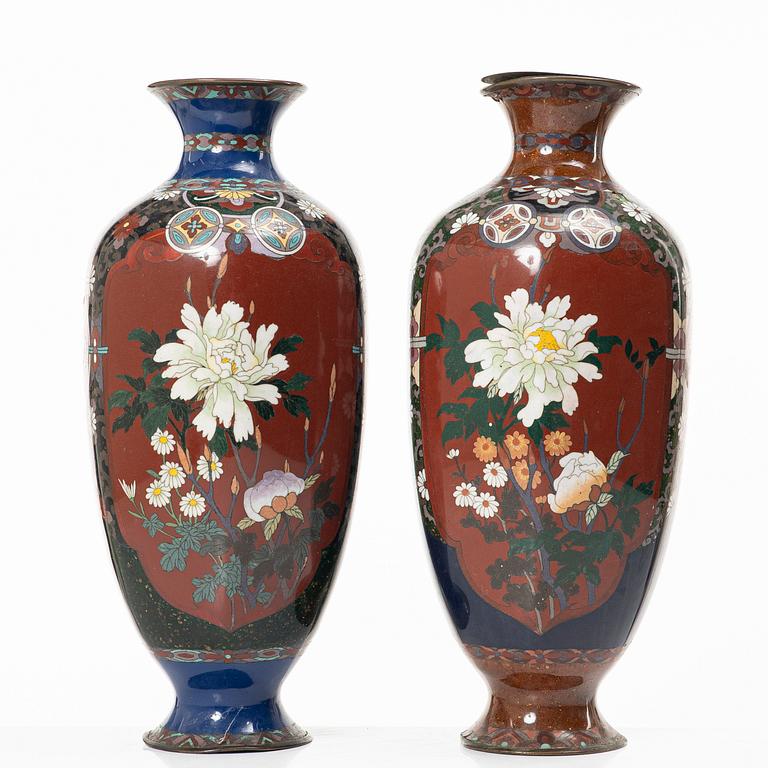 Two similar cloisonné vases, Japan, Meiji (1868-1912).