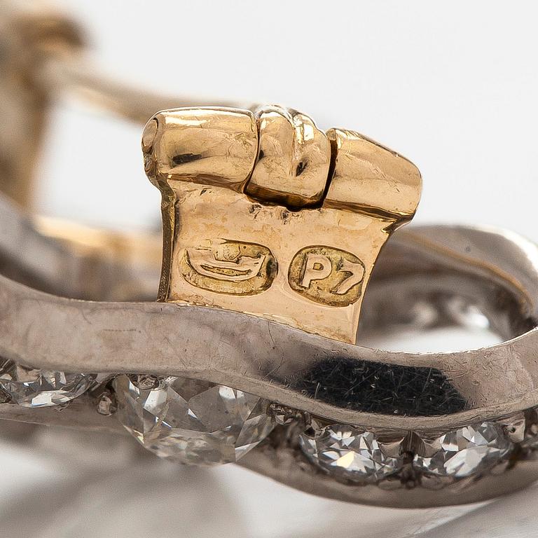 A. Tillander, a brooch/pendant in 18K gold, with an oval light green beryl, rose- and old-cut diamonds, Helsinki, 1968.