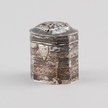 VÄSKA, DOSA, LÄPPSTIFT SAMT CHAMPAGNEVISP, silver, 1800/1900-tal. Vikt ca 154 g.