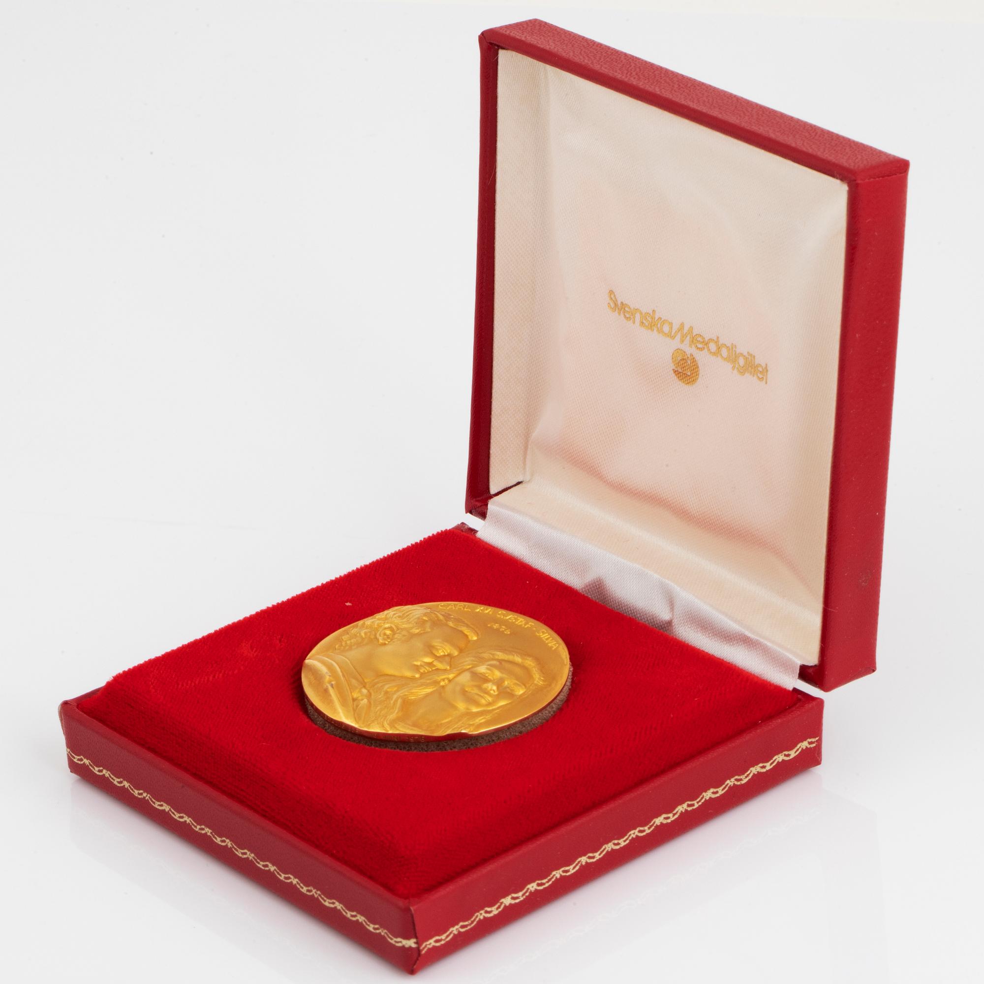 A Swedish commemorative medal in 18K gold.