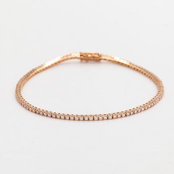 An 18K rose gold tennis bracelet with brilliant cut diamonds.