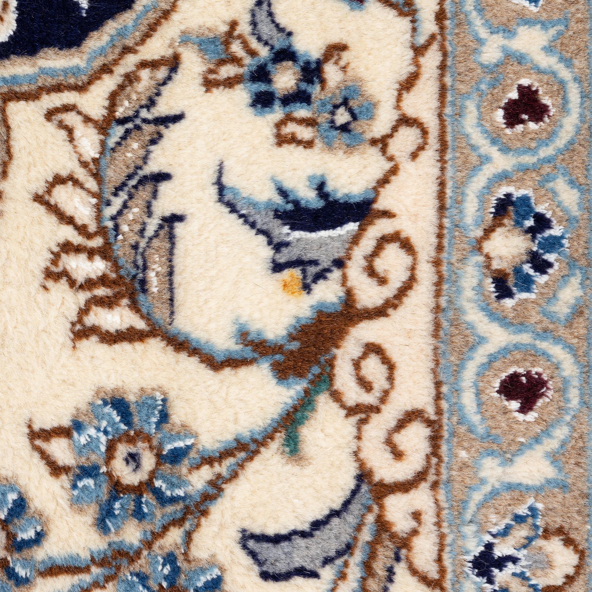 Matta, Nain, Ca 300 x 200 cm.