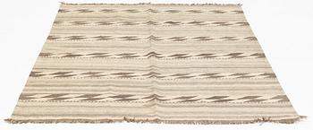 A persian kilim rug, ca 202 x 154 cm.