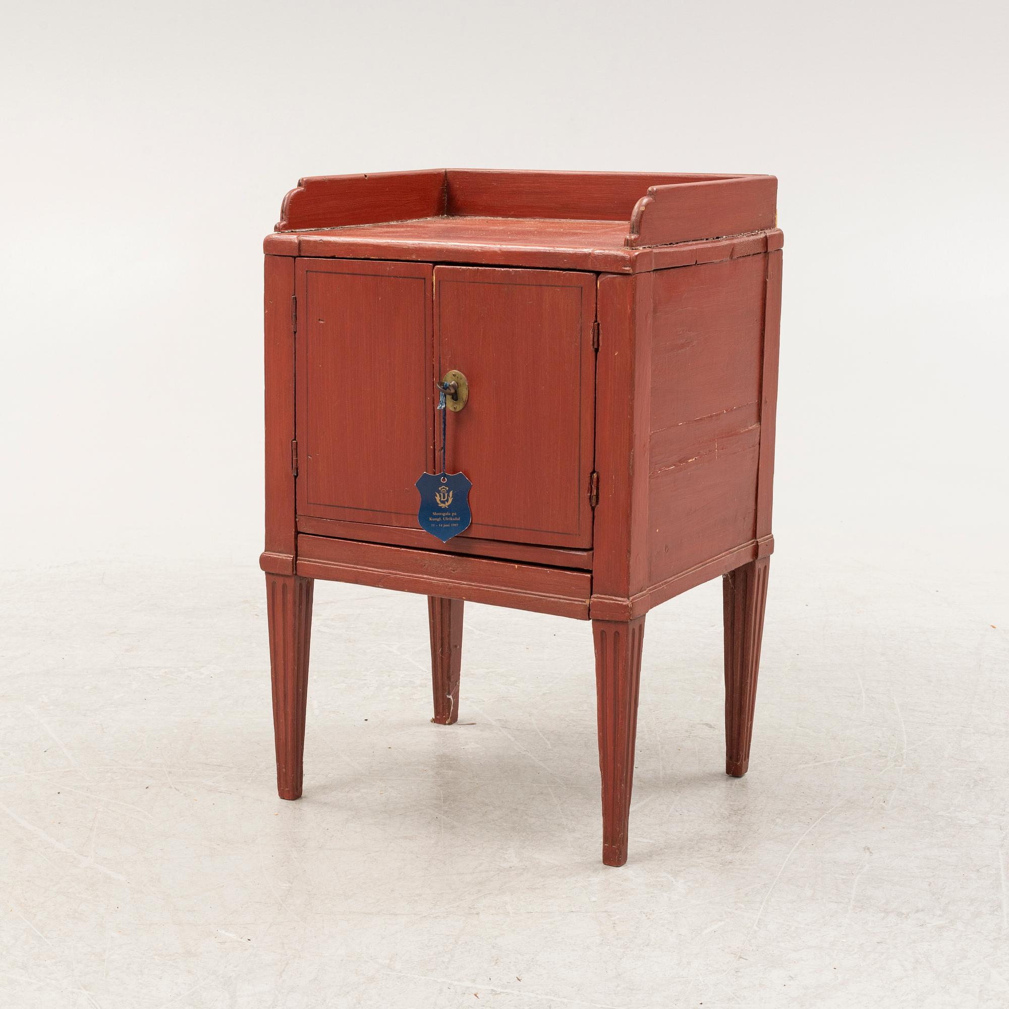 Pottskåp, gustavianskt, omkring år 1800.