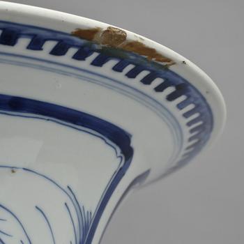 A blue and white vase, Qing dynasty, Kangxi (1662-1722).