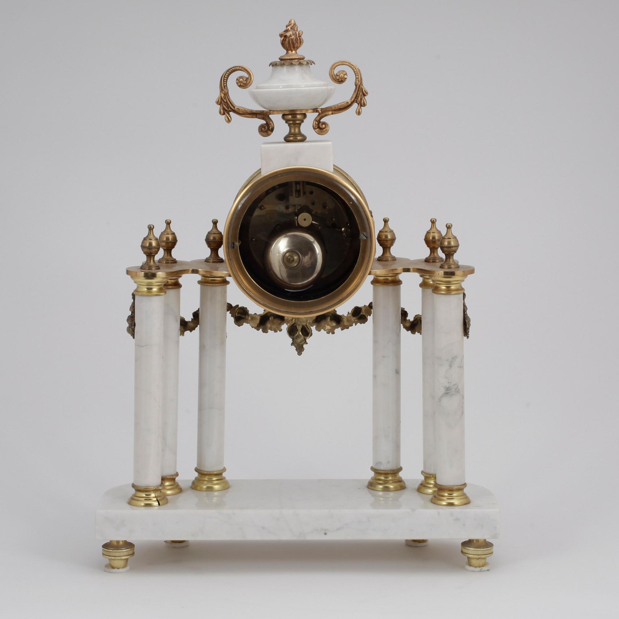 BORDSPENDYL, Louis XVI-stil, 1900-talets första hälft.