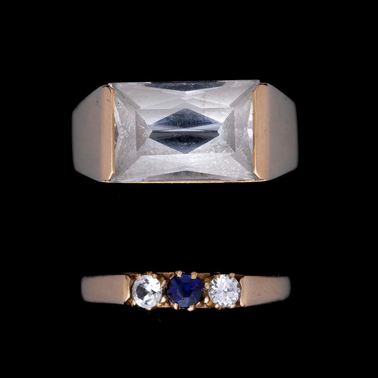 RINGAR OCH ÖRHÄNGEN, 2+2 par, 18k guld med vit sten och pärlor. Tot vikt 9,8g.