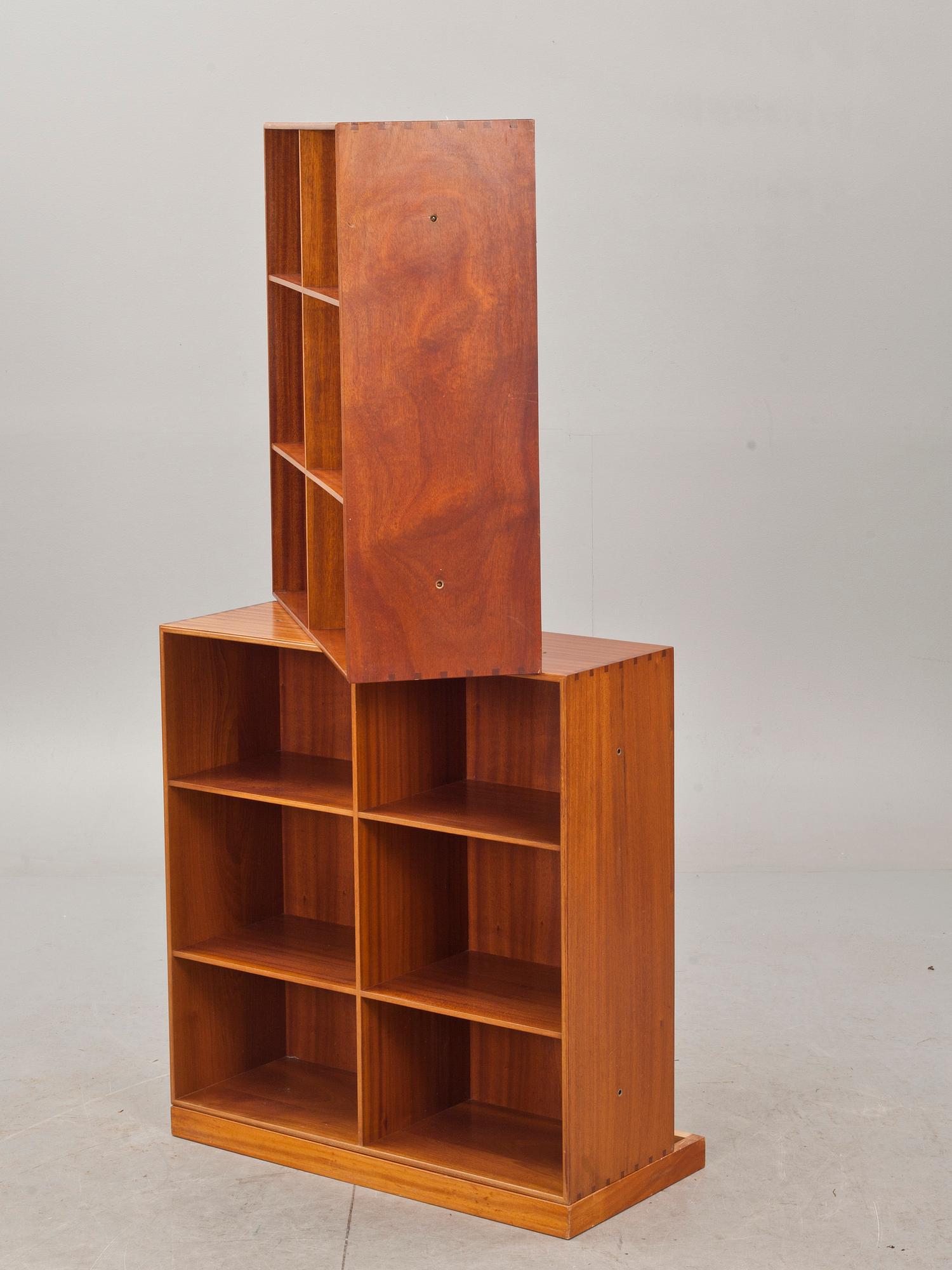 HYLLSEKTIONER, 2 st, Mogens Koch, Rud. Rasmussen, Danmark.