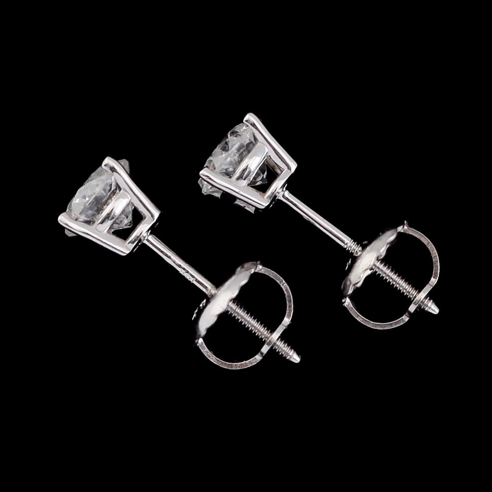 ÖRHÄNGEN, 1 par, 14K vitguld, briljantslipade diamanter tot ca 0.75 ct.
