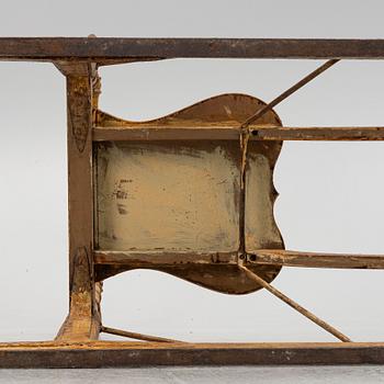 A wooden kicksled, around 1900.