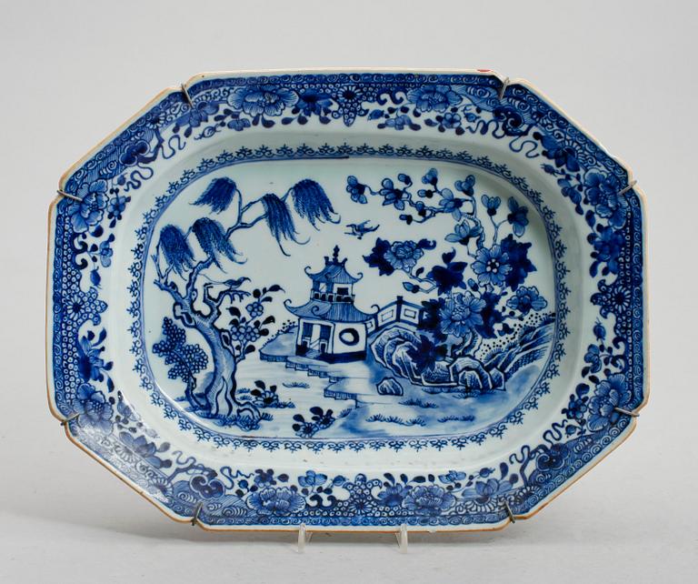 SKÅLFAT, porslin, Kina, Qianlong 1736-1795.
