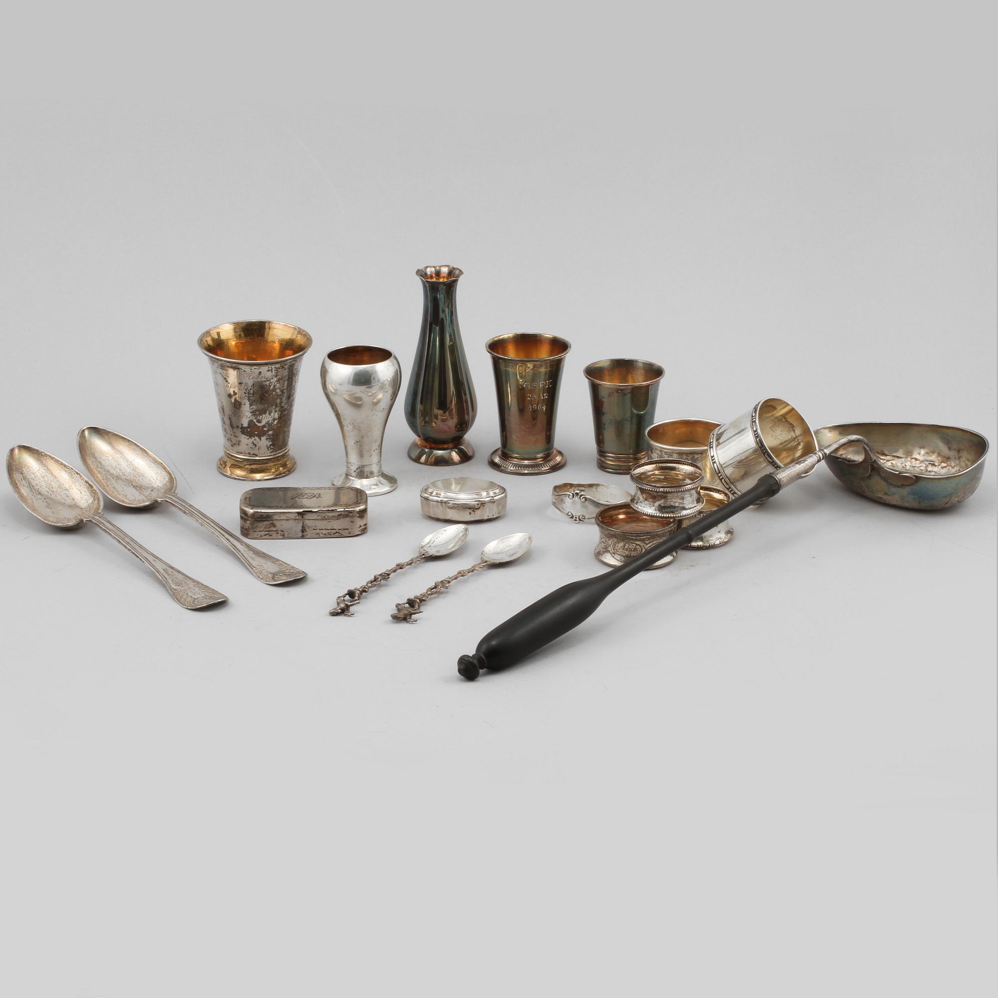 PARTI SILVER, 18 delar, 1800-tal samt 1900-tal, total vikt ca 665 gram.