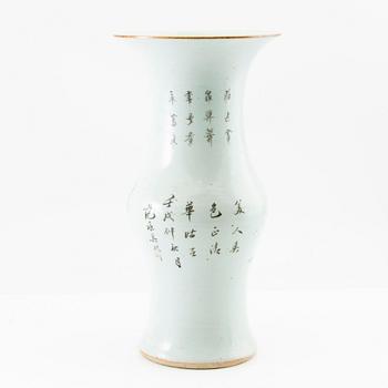 A Chinese vase, 20th century.
