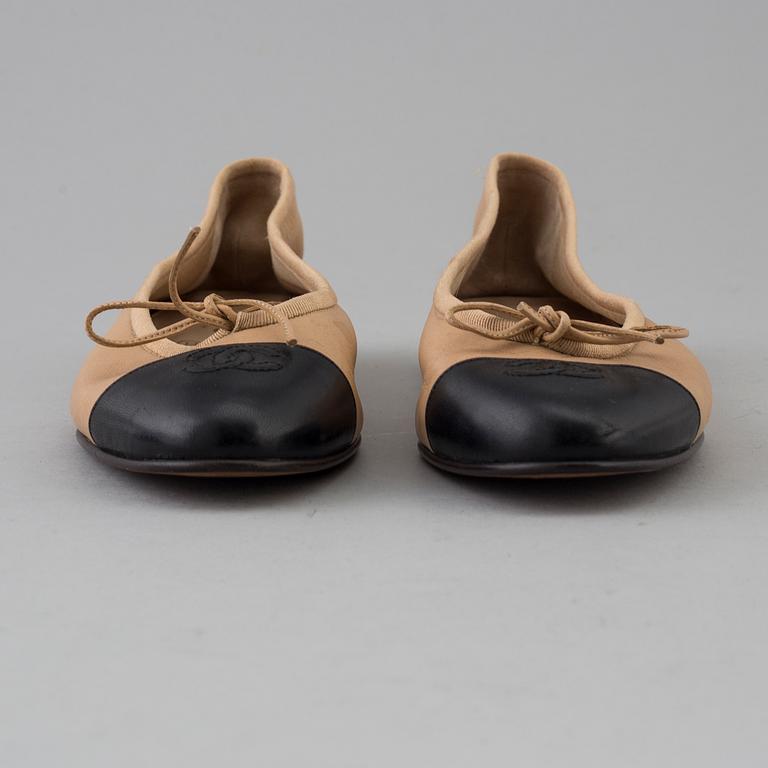 CHANEL, ballerinaskor, storlek 39.