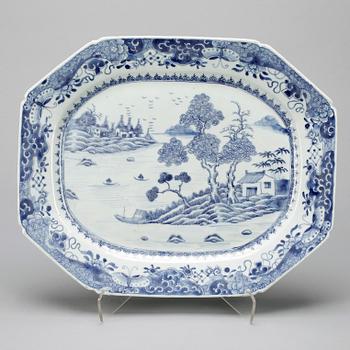 STEKFAT, porslin, Kina, Qing dynastin Qianlong (1735-96).
