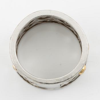 Ole Lynggaard, Ring "Flet" 18K vitguld med runda briljantslipade diamanter.