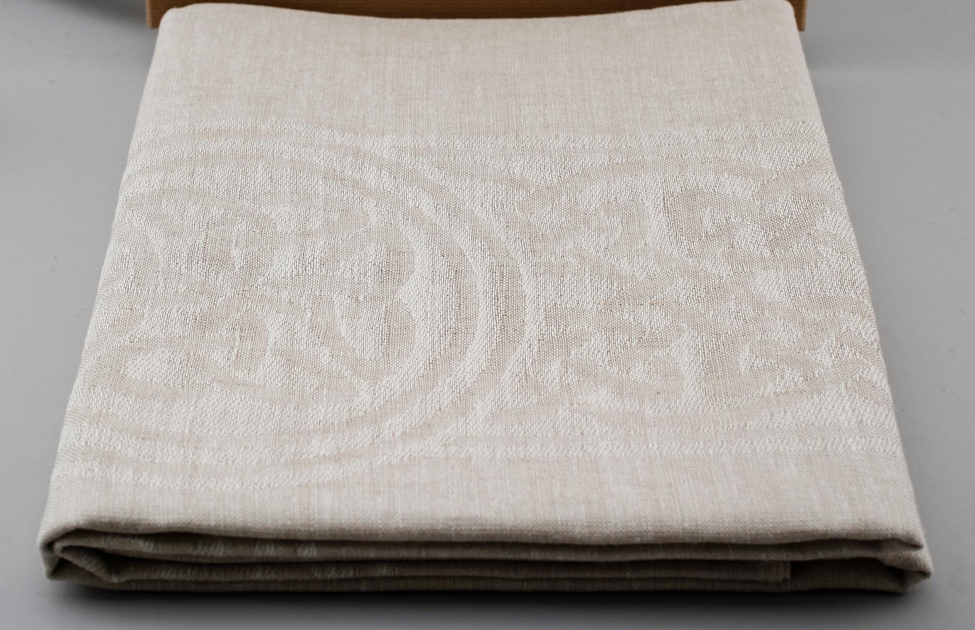 DUKAR, 2 st, linnedamast, "Dolmen", Fergusons Irish Linen. 137 x 229 cm.