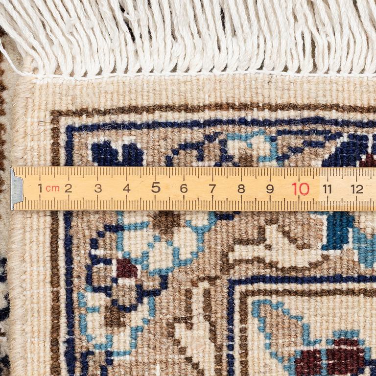 Matta, Nain, ca 293 x 197 cm.