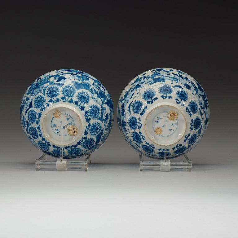 A pair of blue and white Lotus shaped bowls, Qing dynasty, Kangxi (1662-1722).