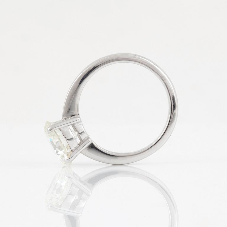 A brilliant-cut diamond, 3.26 cts J/VS1, ring.