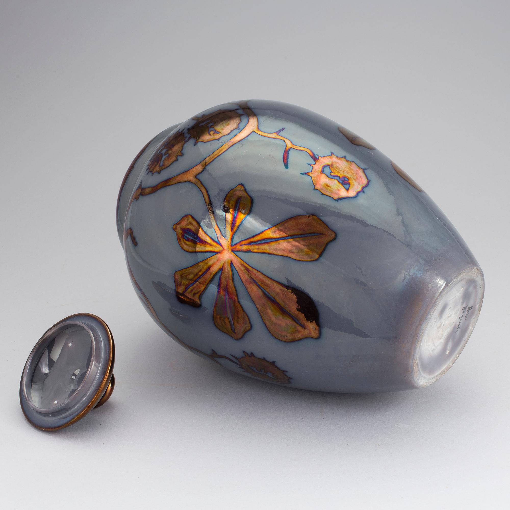 A 1930´s lidded urn by Åke Holm for Höganäs.