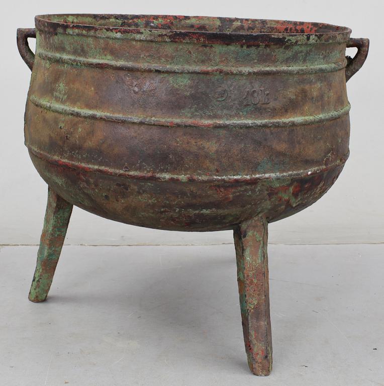 TREFOTSGRYTA, gjutjärn, 1800-tal.