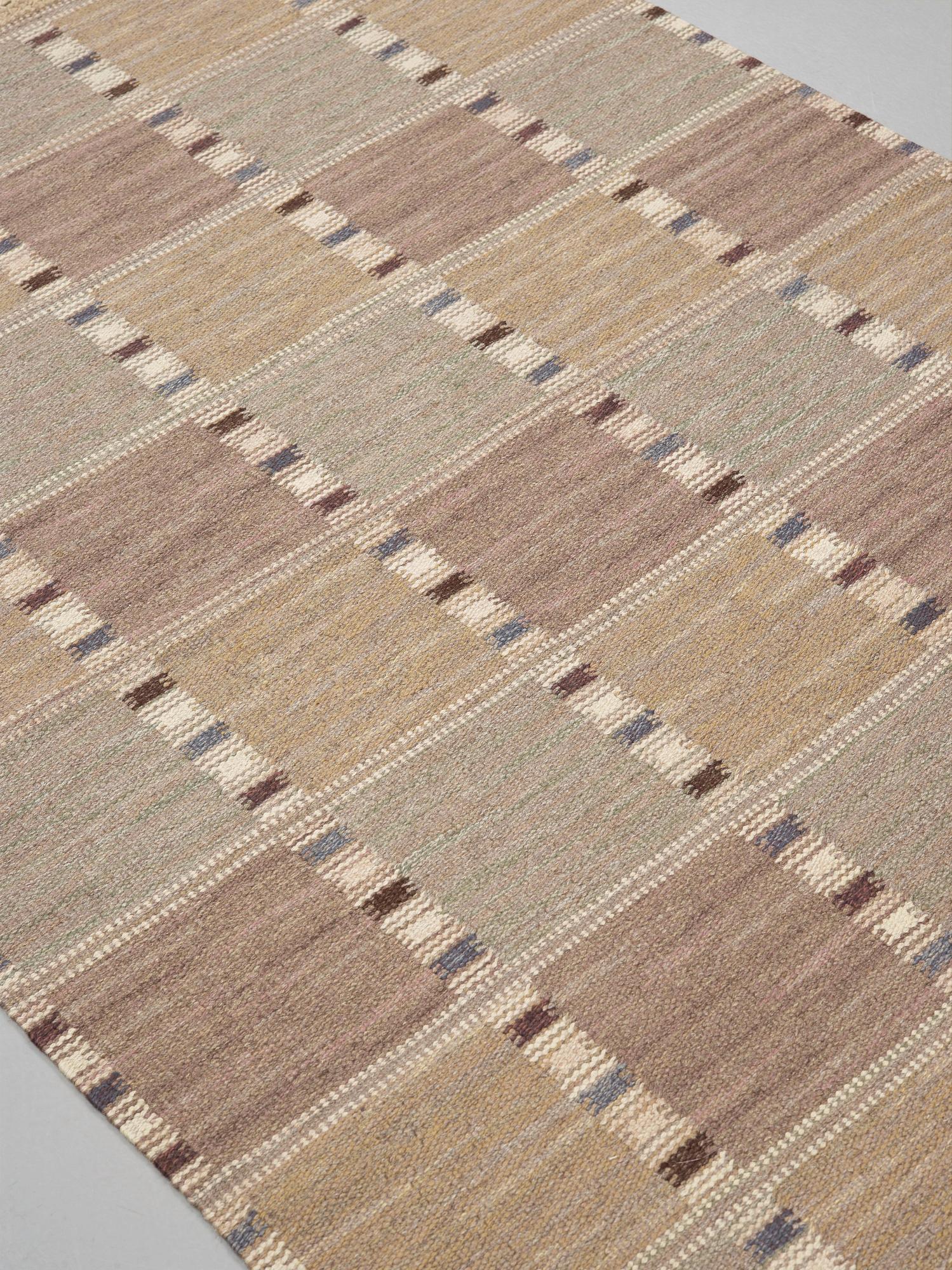 Barbro Nilsson, CARPET. "Falurutan Grå". Flat weave. 208 x 146,5 cm. Signed AB MMF BN.