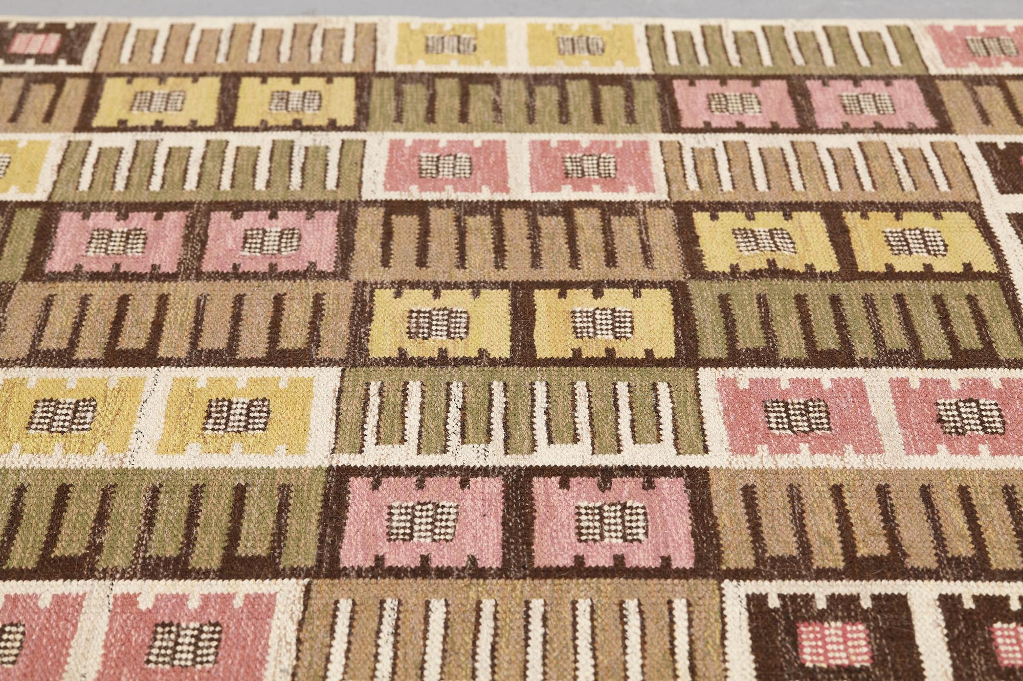 Märta Måås-Fjetterström, MATTA, "Nyponblomman", rölakan, ca 207 x 141-142 cm, signerad AB MMF.