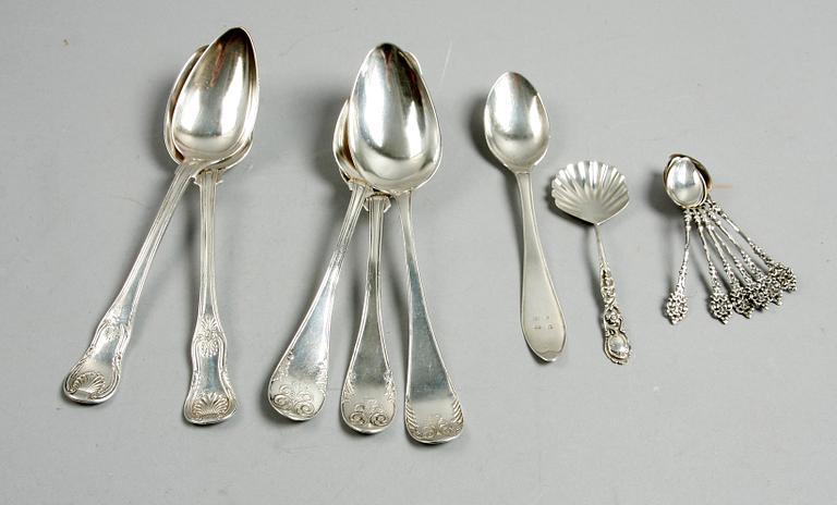 PARTI SKEDAR, 13 st, silver, bl.a modell Gammal Fransk, och Engelsk Snäck (King's Pattern), 1800-tal.