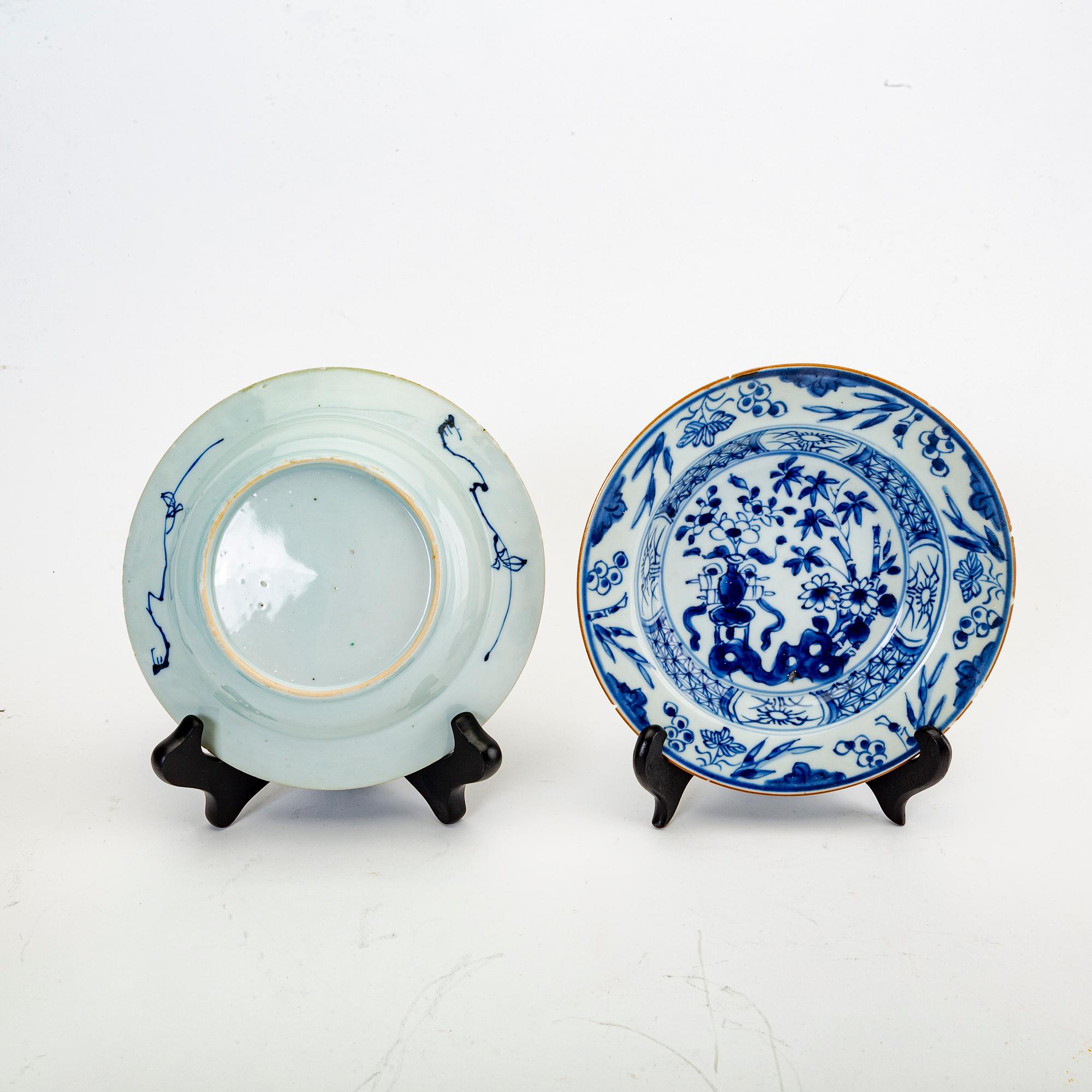 A set of 24 Chinese Qianlong porcelain different dishes.