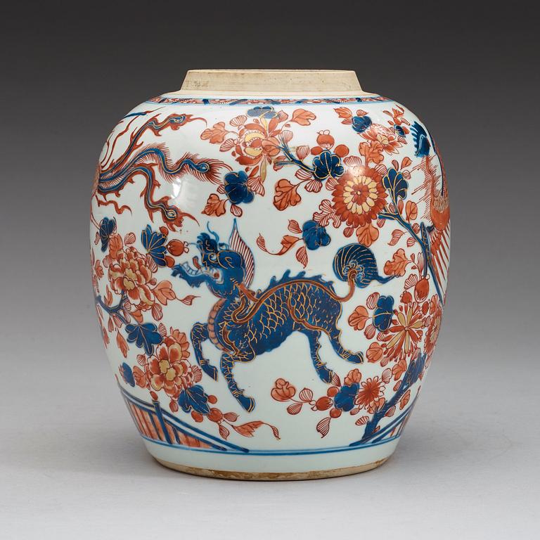 A imari jar, Qing dynasty Kangxi (1662-1722).