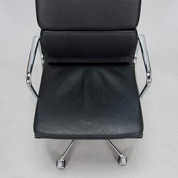 Charles & Ray Eames, konttorituoli, "Soft Pad Chair EA 219, high backrest", Vitra. 2000-luku.