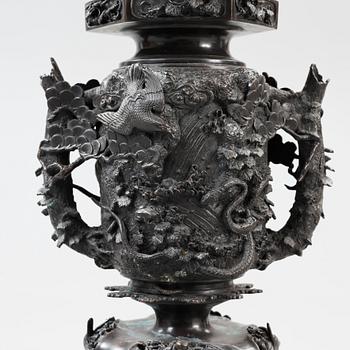 FYRFAT med STÄLL, brons. Japan, Meiji (1868-1912).