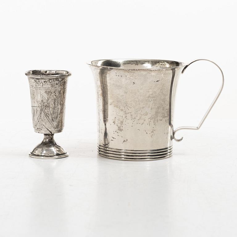 Dosor, 2 st, samt bägare och kopp, silver.