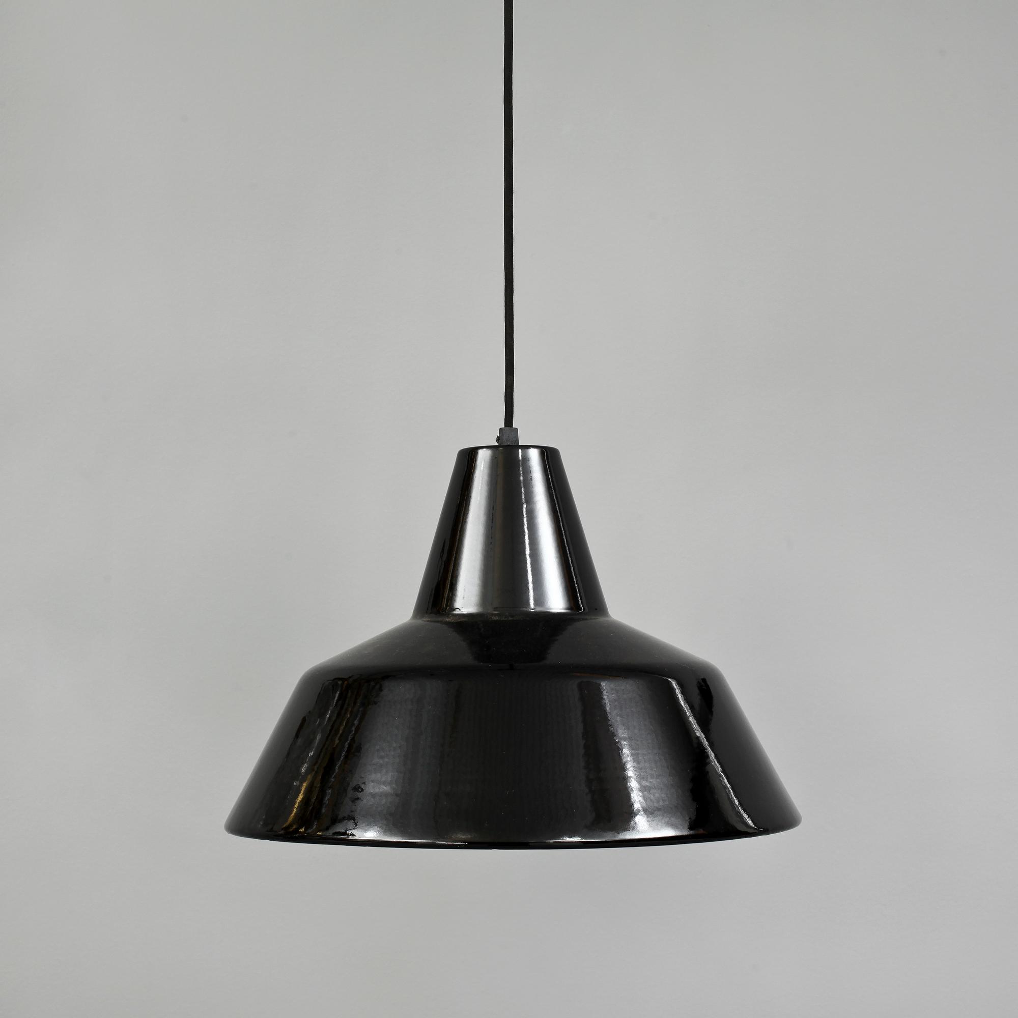 TAKLAMPA, Vaerkstedlampa, Arne Jacobsen, Louis Poulsen. Diam 40, h 27.