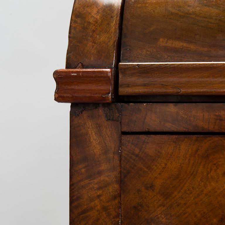 A washstand from the latter half of the 19th century, probably England.