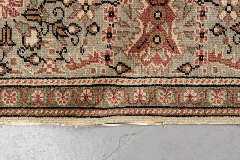 Carpet, Oriental/Eastern Europe, ca 297 x 196 cm.