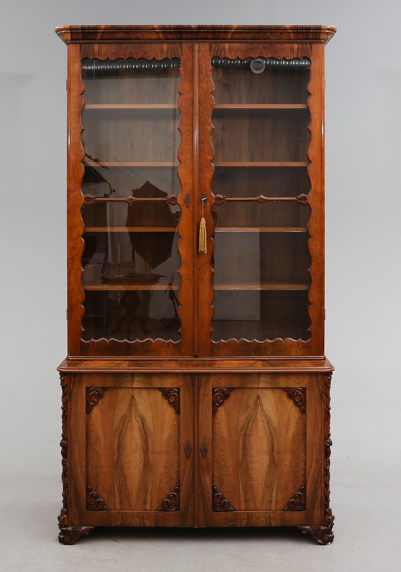 BOKSKÅP, senempire, 1800-talets första hälft.