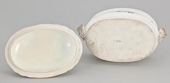 TERRIN MED LOCK, porslin Meissen, Marcolini. 1700/1800-tal.