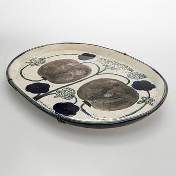 Birger Kaipiainen, a ceramic decorative dish signed Kaipiainen Arabia.