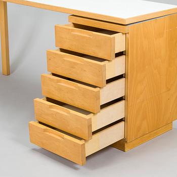 Alvar Aalto, kirjoituspöytä, Artek, 1900-luvun loppupuoli.