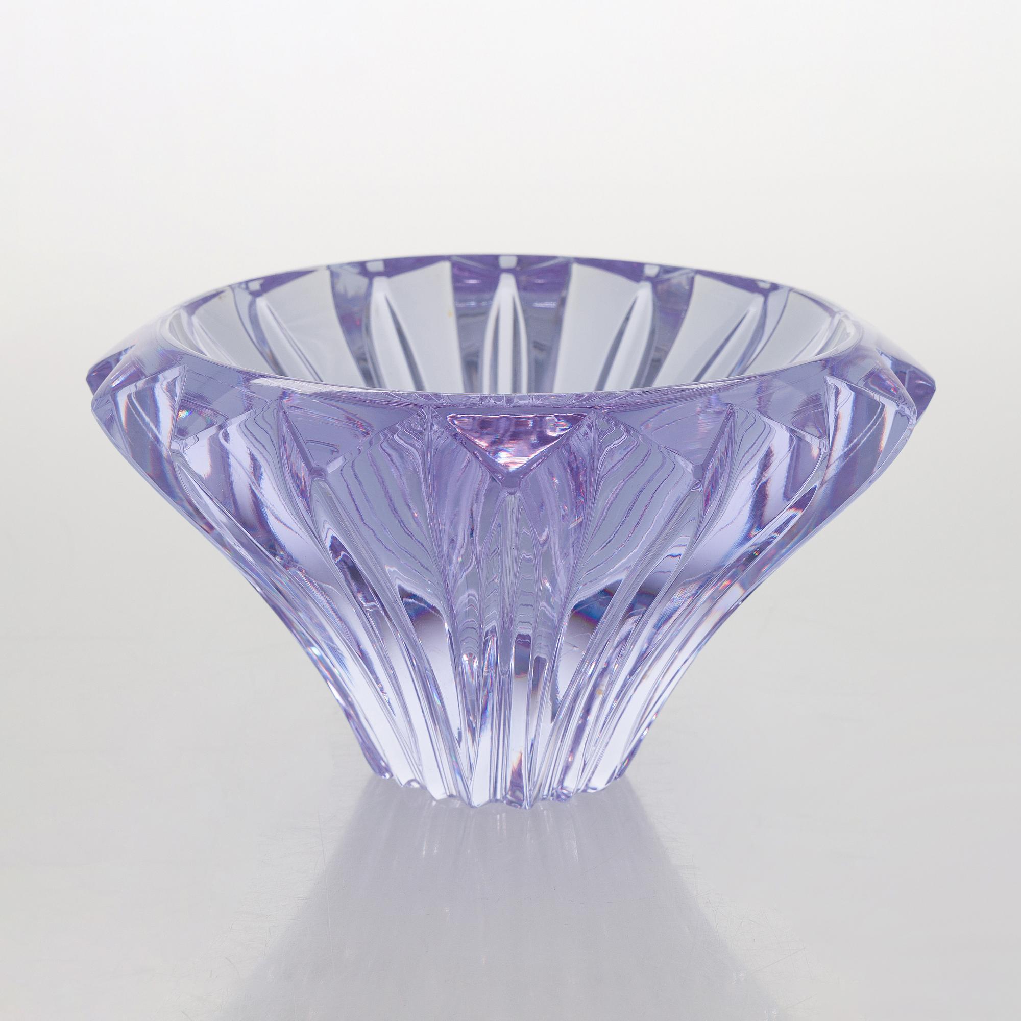 Aimo Okkolin, a "Terälehdet" (Petals) bowl signed Aimo Okkolin Riihimäen Lasi Oy.