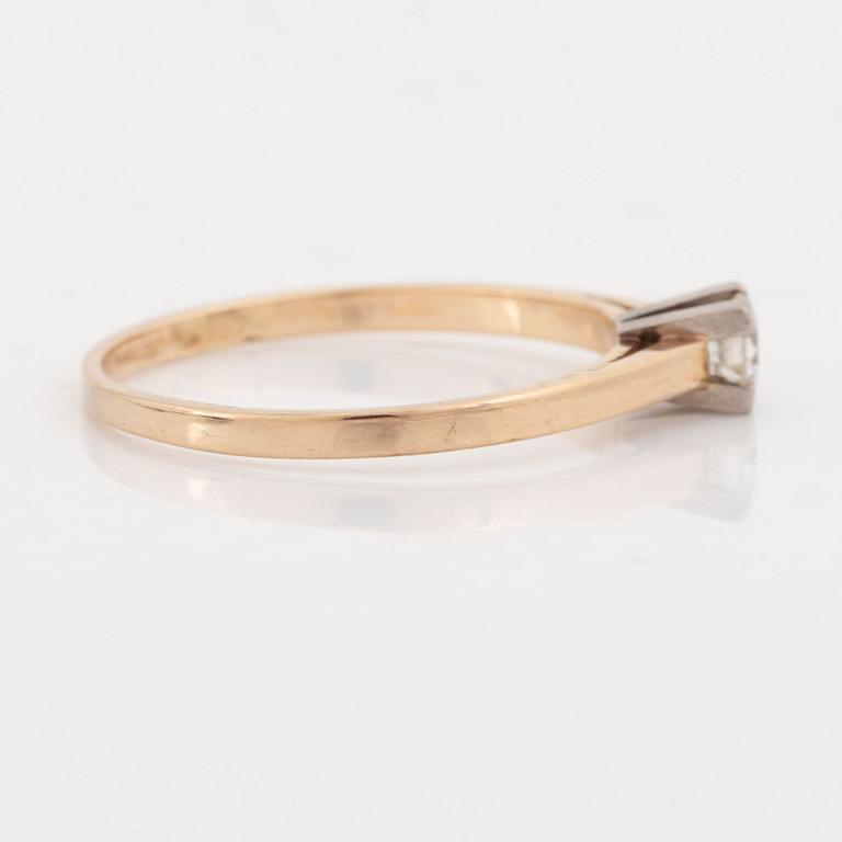 Brilliant cut diamond ring.